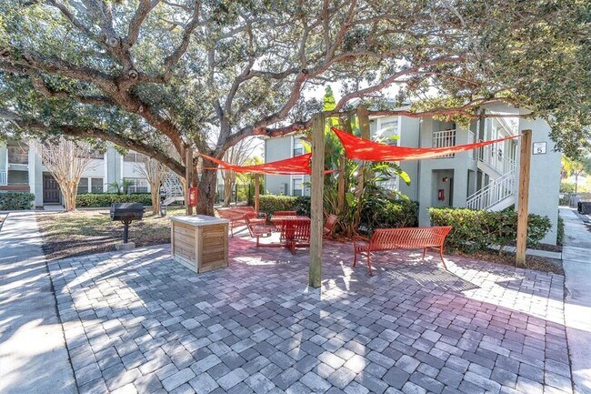 Building Photo - 5440 S MacDill Ave