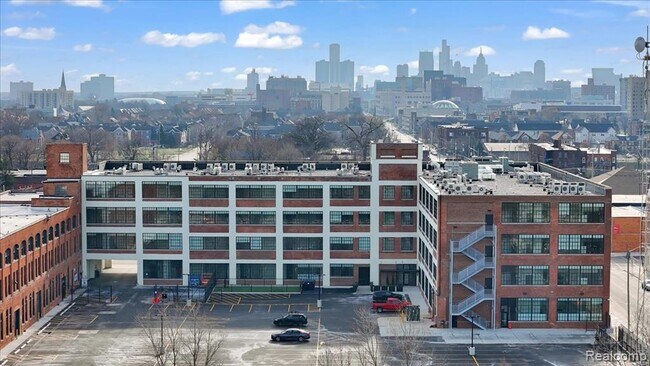 Building Photo - 411 Piquette Ave