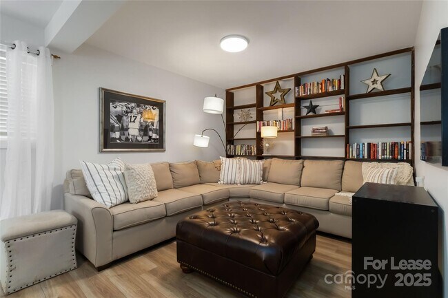 Building Photo - 405 Hillcrest Dr