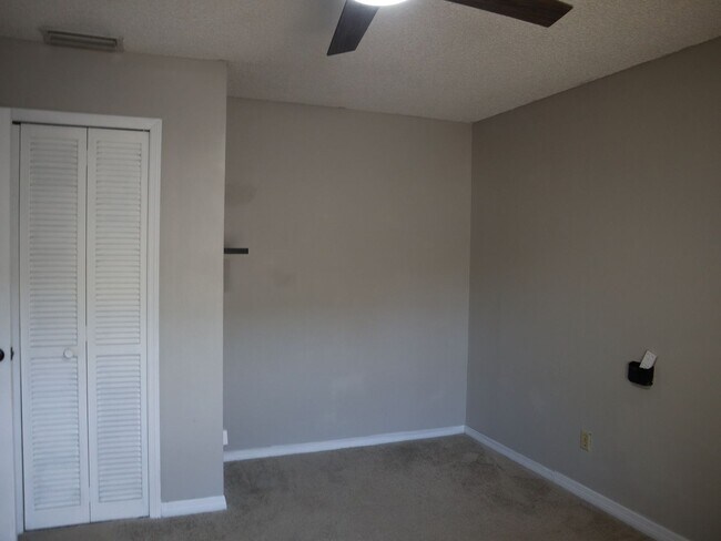 Building Photo - 4 BEDROOM 2 Bath  Pool Home!  Call Carole Arcaro 386-216-4900 Deltona Lakes Realty