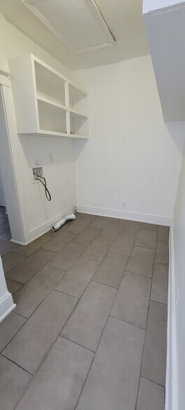 Building Photo - 617 W Main St