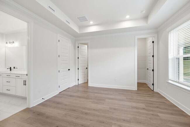 Building Photo - 1061 Sycamore Ests