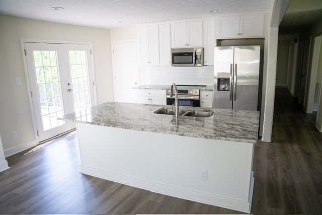 Building Photo - 1142 Paradise Dr