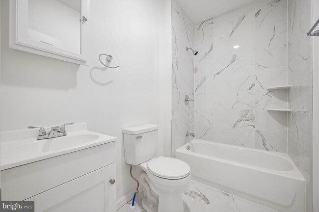 Building Photo - 462 E Cosgrove St