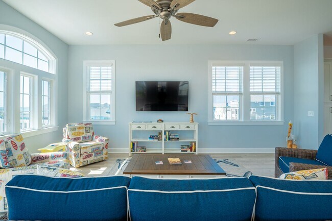 Building Photo - AWESOME OFF-SEASON SINGLE FAMILY BEACH HOM...
