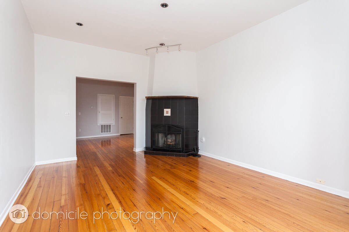 Building Photo - 2204 N Clybourn Ave