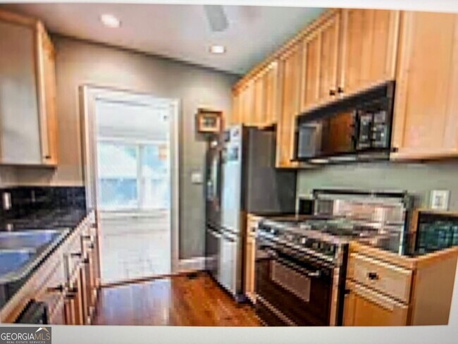 Building Photo - 707 Cumberland Rd NE