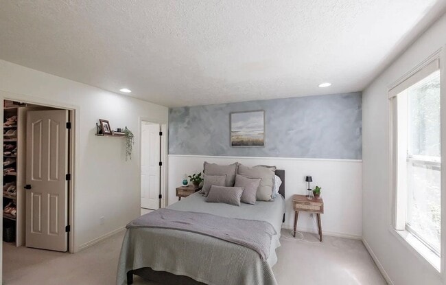 Building Photo - Single Level Home with a 2 car garage