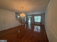 Building Photo - 208 Castle Dr