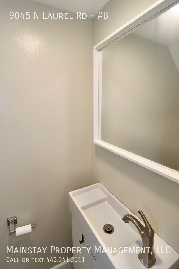 Building Photo - Updated 2 Bedroom Townhome in Whiskey Bottom!