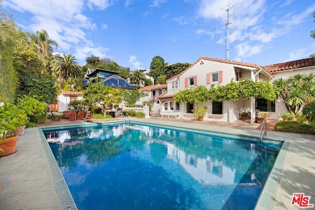 Building Photo - 311 Amalfi Dr