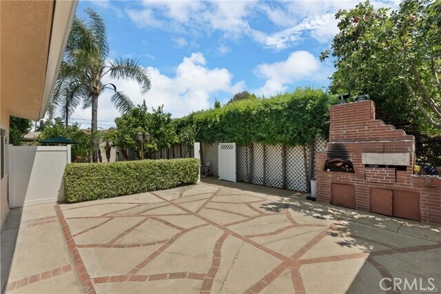 Building Photo - 6502 Matilija Ave
