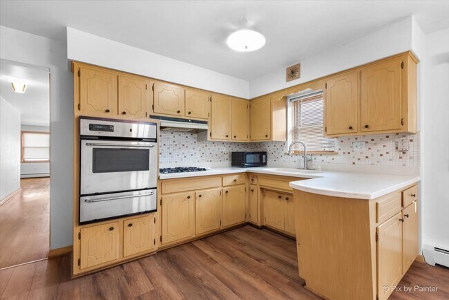 Building Photo - 2424 N 77th Ct