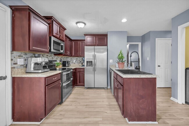 Building Photo - 4 Bedroom 2 Bath Pet Friendly Home For Rent!