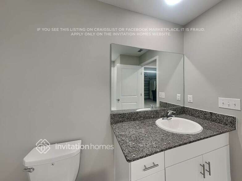 Building Photo - 2250 Jungle Dr