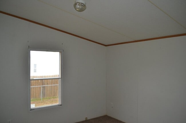 Building Photo - Mobile Home for Rent