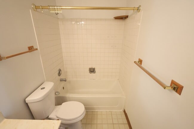 Building Photo - 1840 Grove Ave