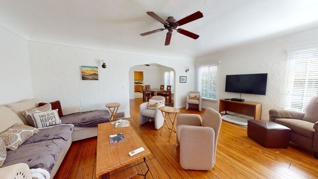 Interior Photo - JUDYREX