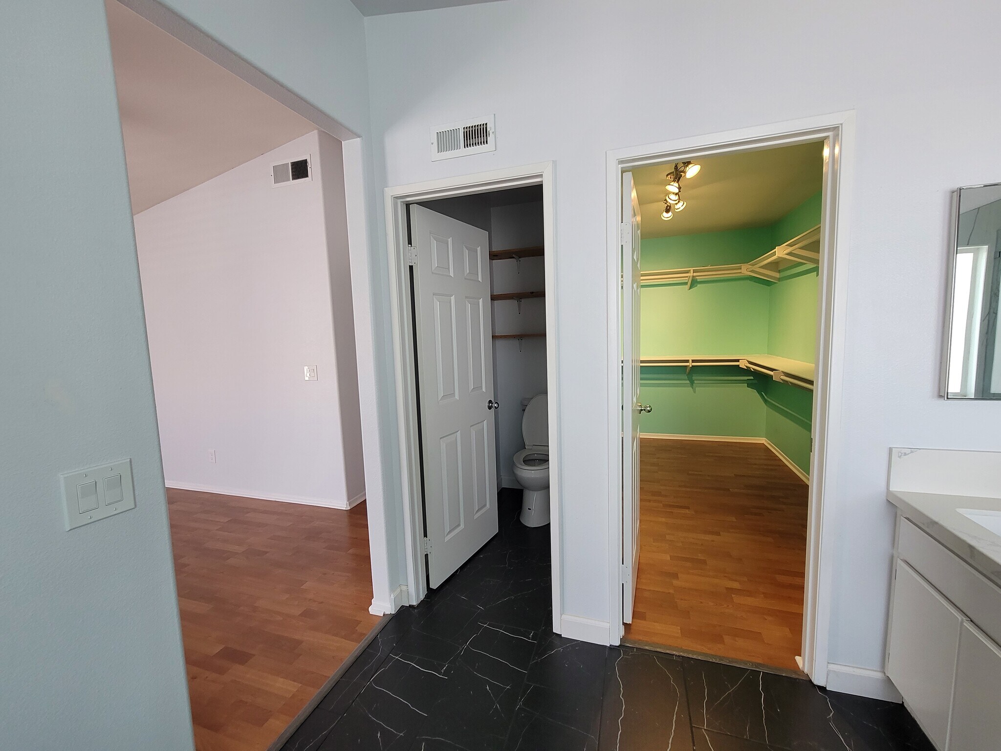 Building Photo - 11559 Compass Point Dr N