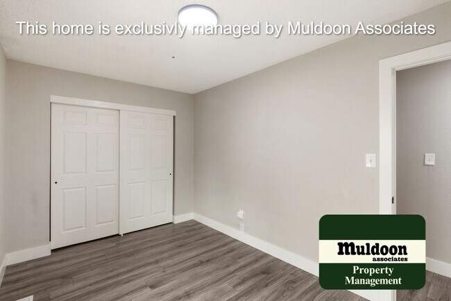 Building Photo - Beautifully remodeled Centrally located bu...
