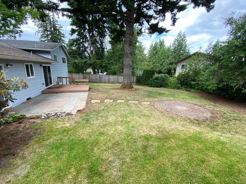 Building Photo - 10170 SW 72nd Ave