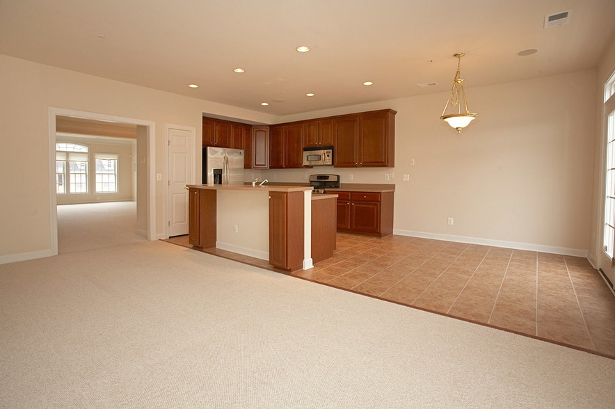Building Photo - 560 Odendhal Ave