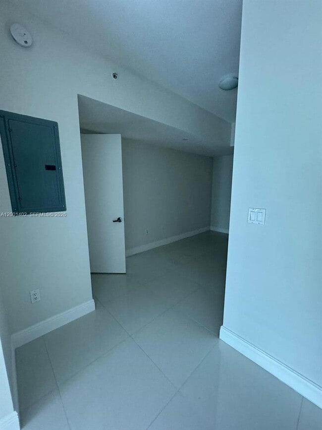 Building Photo - 350 S Miami Ave