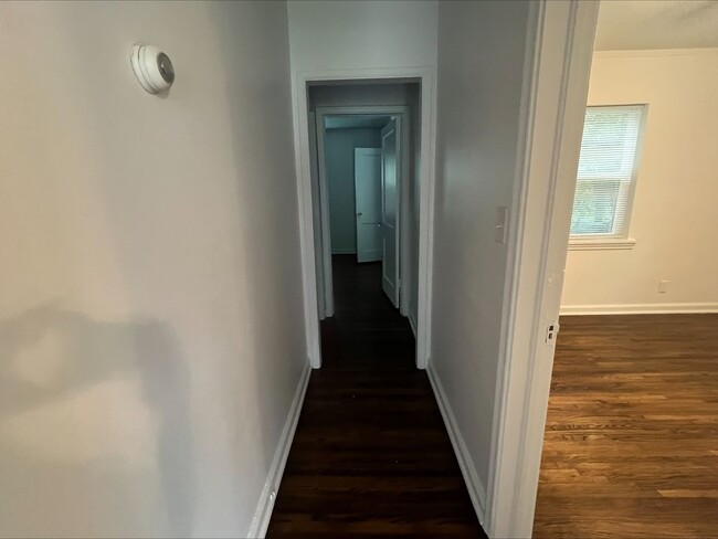Building Photo - Beautiful Two Bedroom, One Bath Ready For ...