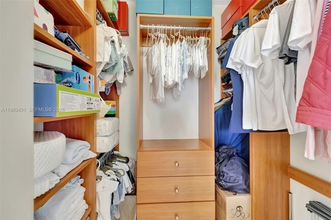 Building Photo - 848 Brickell Key Dr