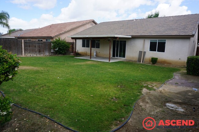 Building Photo - Beautiful Home Close to Golf Course!
