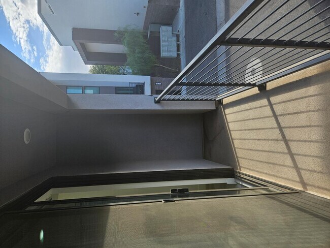 Building Photo - 283 S Roosevelt St