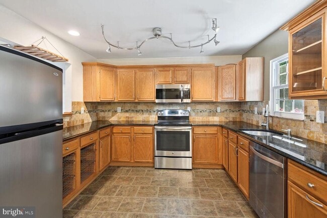 Building Photo - 1511 Ashburnham Dr