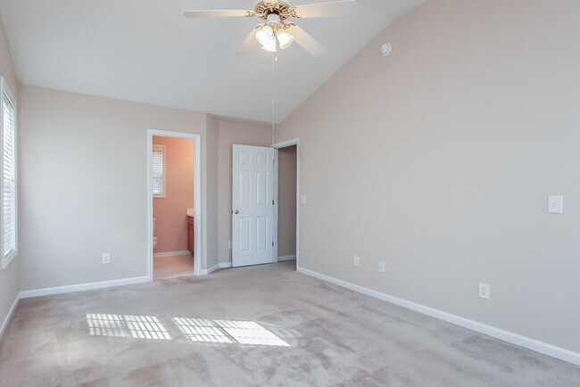 Building Photo - 1004 Open Field Dr