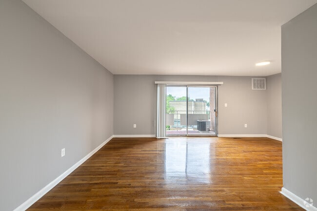 Building Photo - Hampshire House Apartments