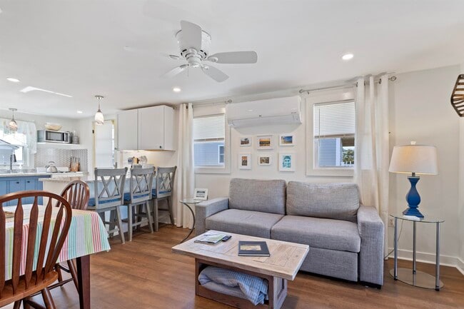 Building Photo - 23 Diane Ln