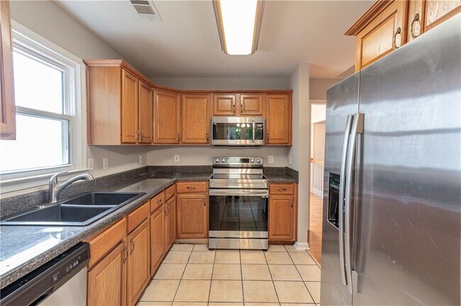 Building Photo - 705 Oxford Crest Ct NW