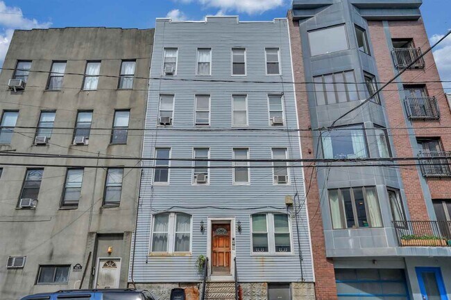 Building Photo - 402 Monroe St