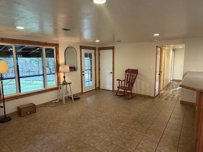 Building Photo - 7429 W Evans Creek Rd