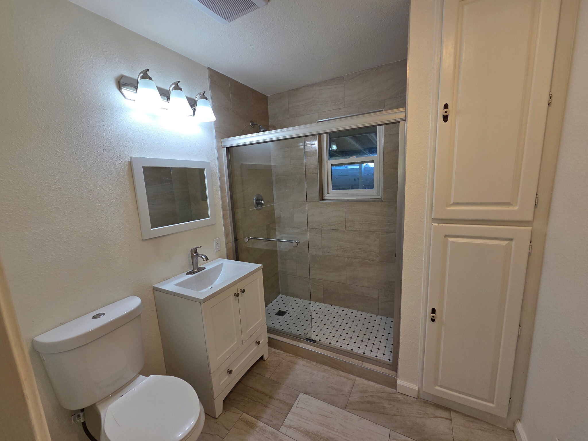 Building Photo - 742 Bourn Dr