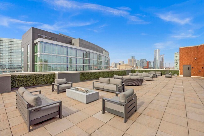 Building Photo - 600 12th Ave S