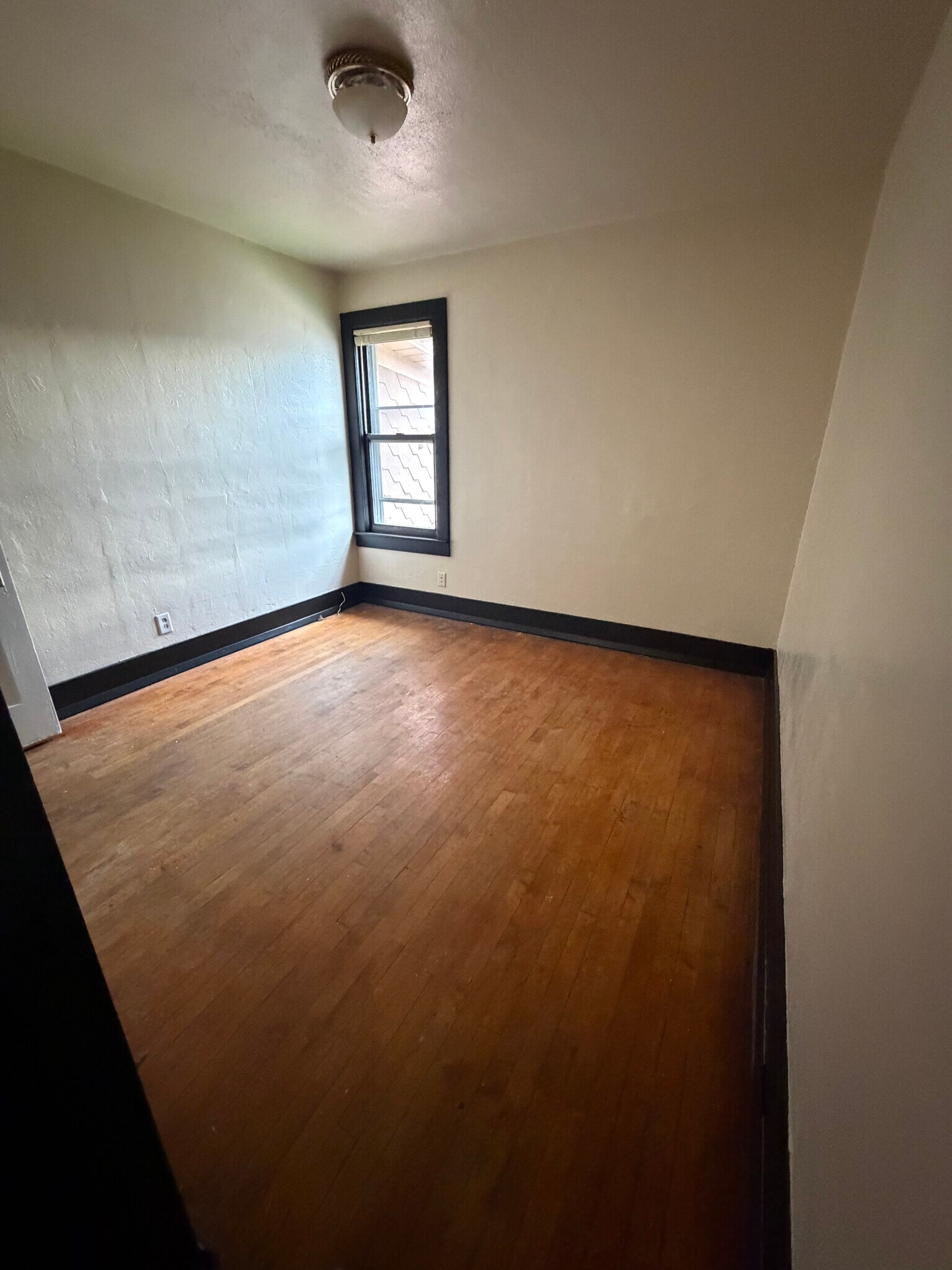 Building Photo - 2647 S 28th St