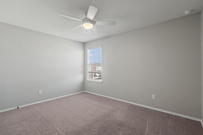 Building Photo - 213 Sweet Autumn Dr