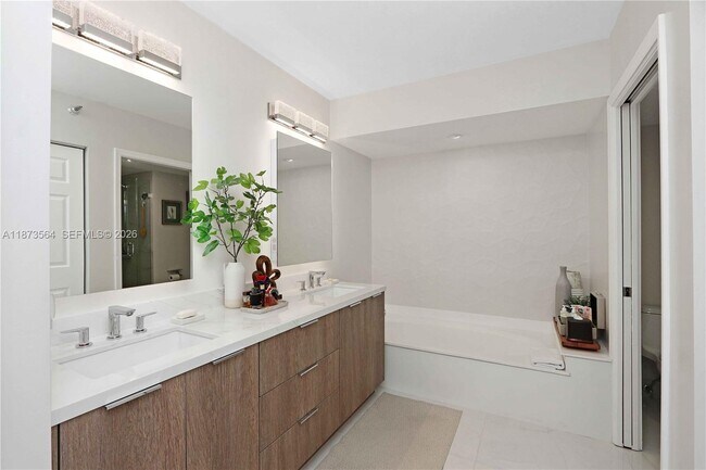 Building Photo - 3530 Mystic Pointe Dr