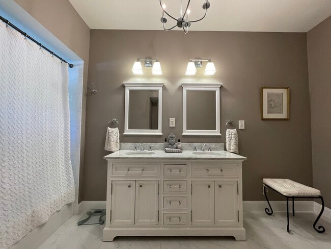 Building Photo - 805 2nd St N