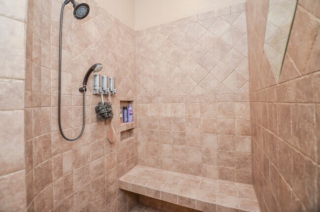 Building Photo - 12316 Oak Bend Cir