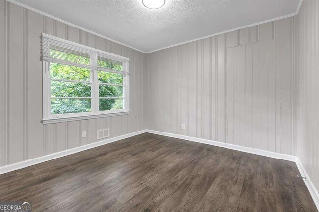 Building Photo - 2683 Rockcliff Rd SE