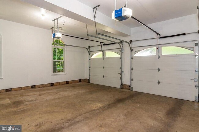 Building Photo - 7300 Scarlet Oak Ct