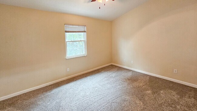 Building Photo - West Knoxville 37923 - 2 bedroom, 1.5 bath condo with hardwood floors - Contact Ryan Fogarty (865...