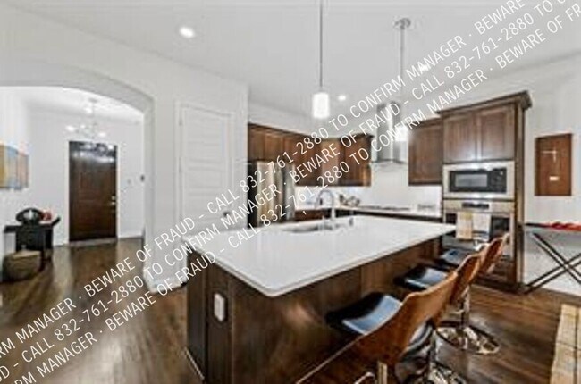 Building Photo - 2606 San Jacinto Dr