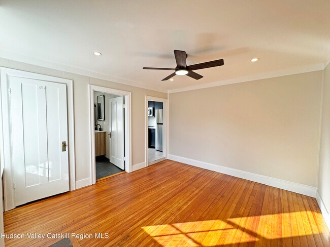 Building Photo - 340 Main St